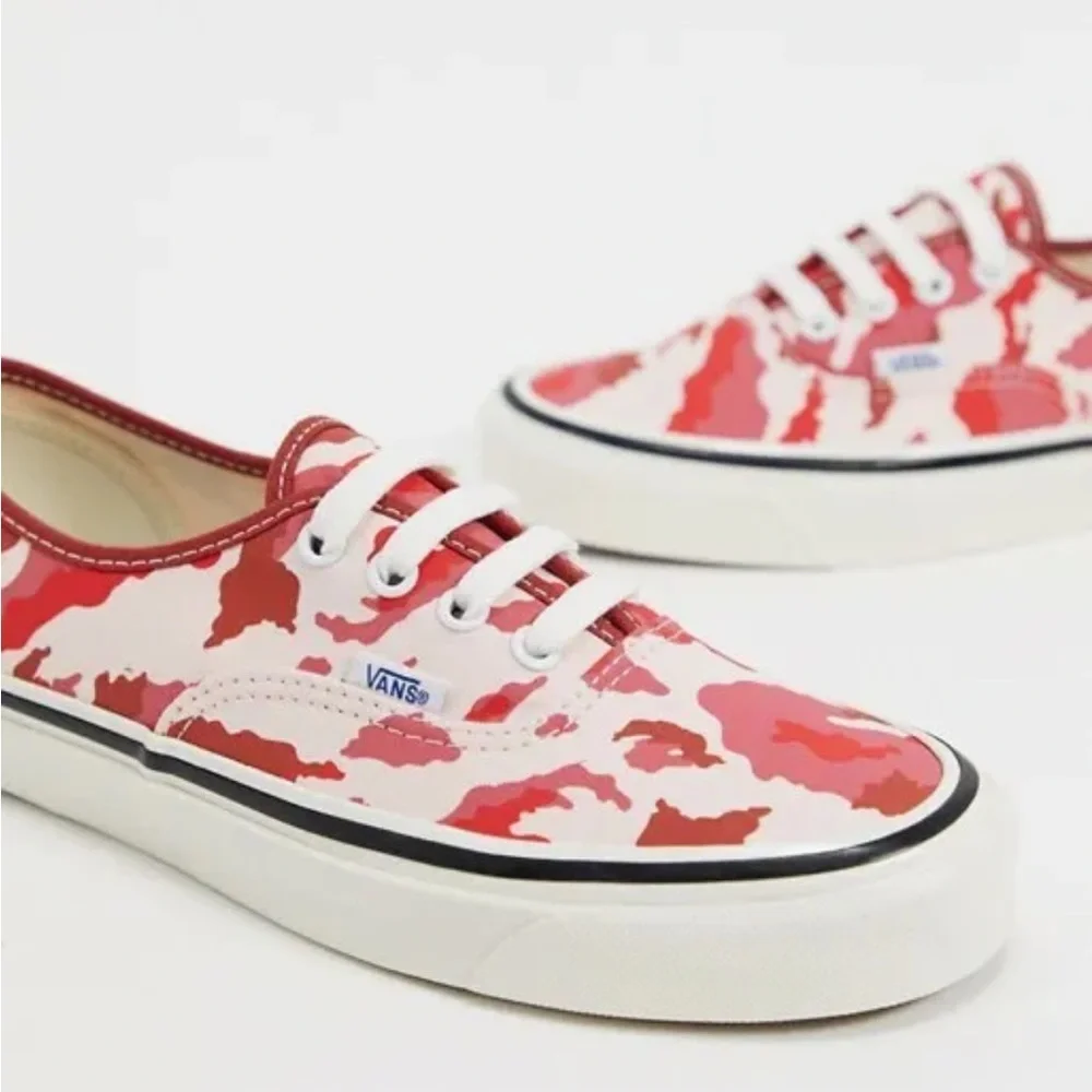 NEW IN BOX VANS Women’s Authentic 44 Dx in Red Camo
